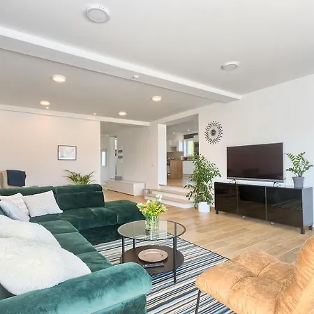 Enigma Bd 6 With Pool ,parking, Bbq, Replax 아파트 *