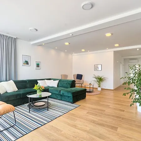 Enigma Bd 6 With Pool ,parking, Bbq, Replax