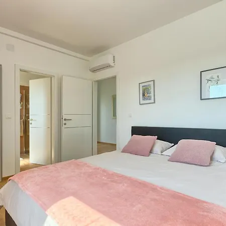 Enigma Bd 6 With Pool ,parking, Bbq, Replax * 풀라