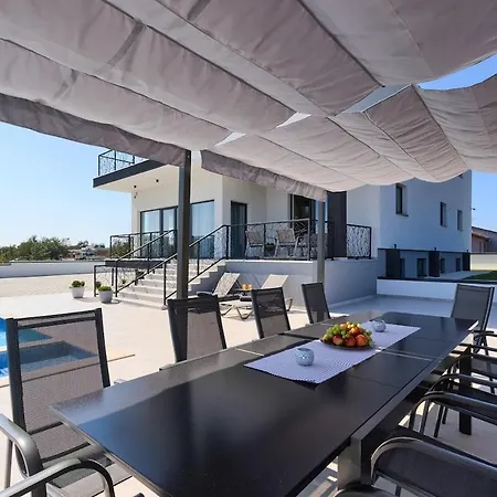 아파트 Enigma Bd 6 With Pool ,parking, Bbq, Replax 풀라