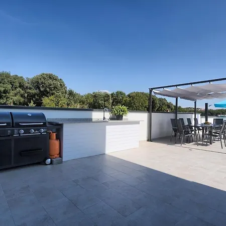 Enigma Bd 6 With Pool ,parking, Bbq, Replax 아파트 *