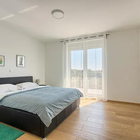 Enigma Bd 6 With Pool ,parking, Bbq, Replax 풀라