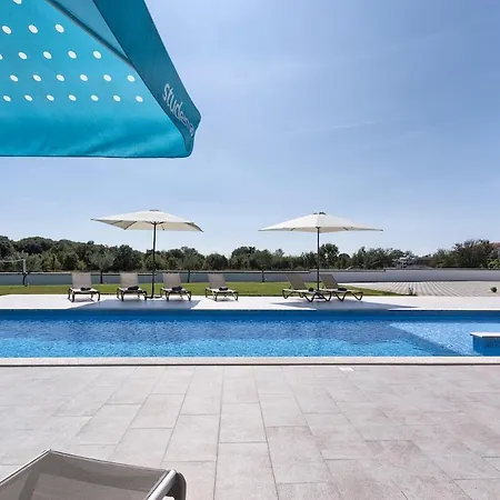 Enigma Bd 6 With Pool ,parking, Bbq, Replax * 풀라